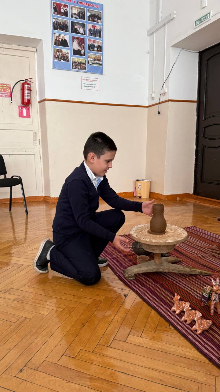 Школы Махачкалы и Каспийска погрузились в атмосферу народных промыслов Дагестана